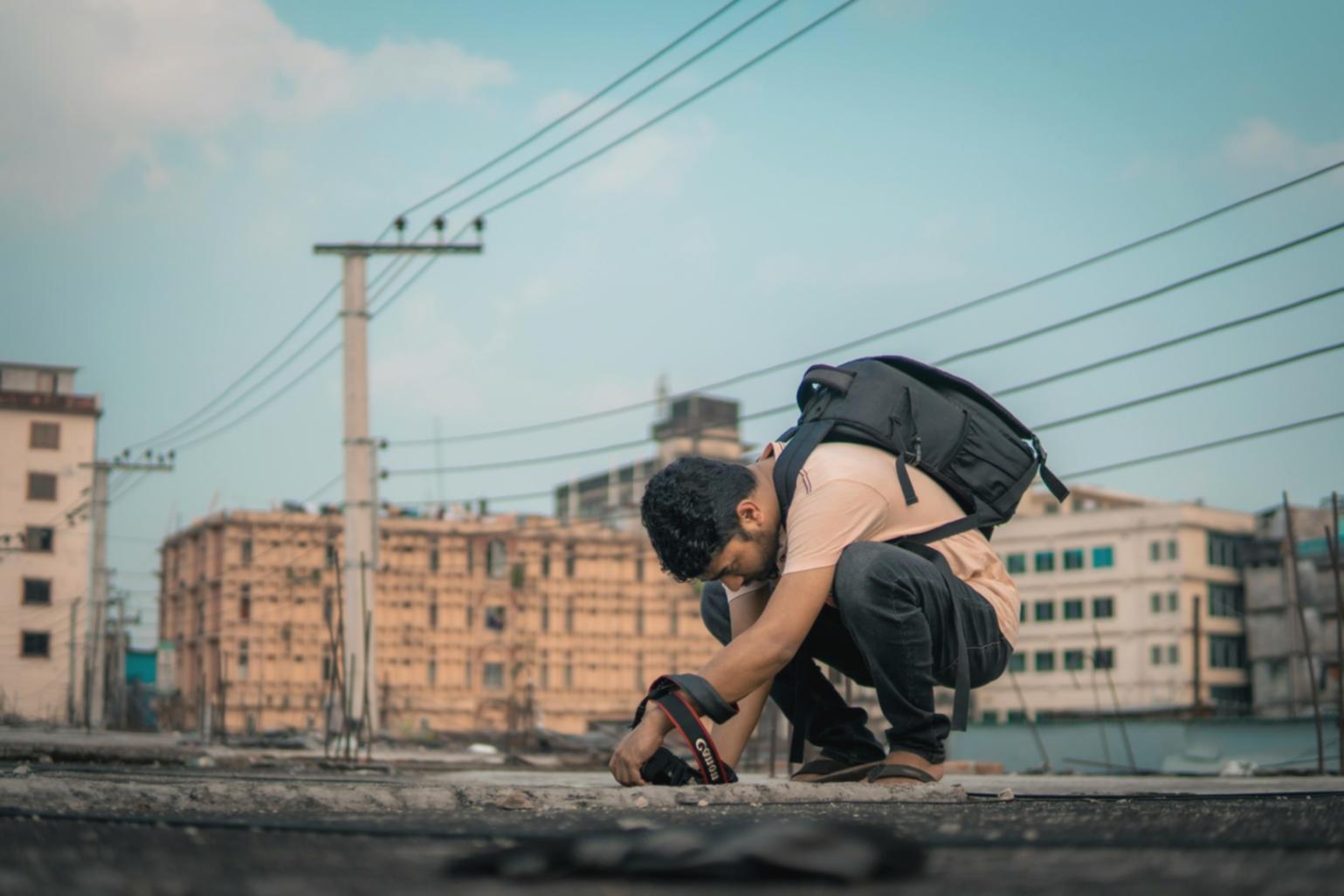 Sessione di fotografia in corso con equipaggiamento professionale